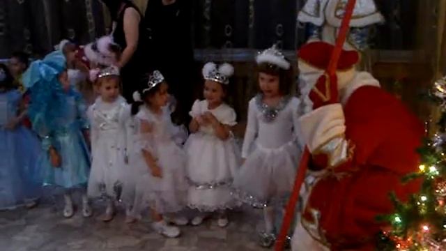 Новогодний стих от Машеньки-Снежинки смотреть онлайн