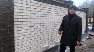 Защита кирпичного забора от раннего разрушения