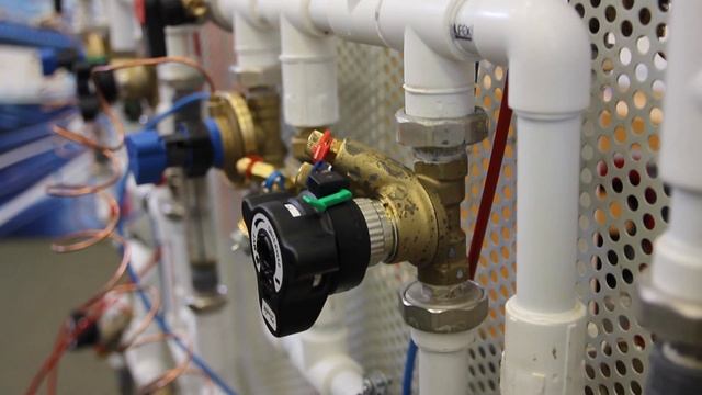 Чем заменить зеленый рычажок ручного балансировочного клапана MVT? смотреть онлайн