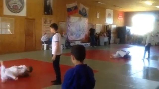 Дзюдо! Мы с сестрой боремся одновременно на разных татами смотреть онлайн
