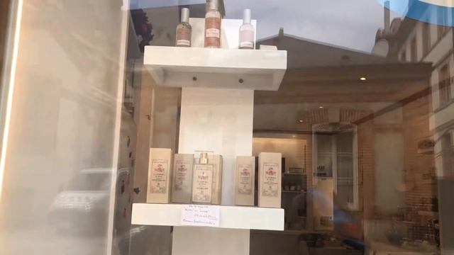 Как одеваются во Франции. Улицы, витрины, стритсталеры города Фонтенбло . смотреть онлайн