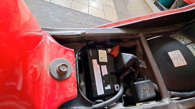 Replacing and where to buy Yuasa battery for Honda Spada 250 Vtwin смотреть онлайн