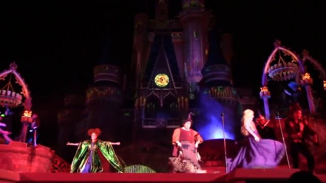 Hocus Pocus Sanderson Sisters first appearance / finale song at Walt Disney World смотреть онлайн