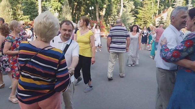 Харьков,танцы в парке;"Луна,Луна" смотреть онлайн