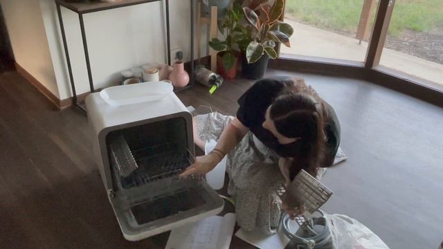 WE HAVE A DISHWASHER!!! | MIDEA Mini Dishwasher Unboxing, review, general rambling and excitement смотреть онлайн