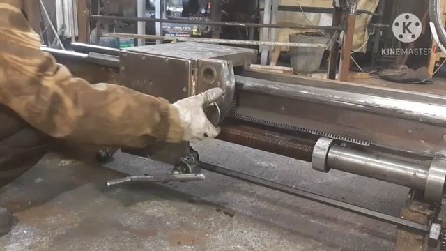 Самодельный токарный станок по металлу, хитрое продольное перемещение супорта. смотреть онлайн