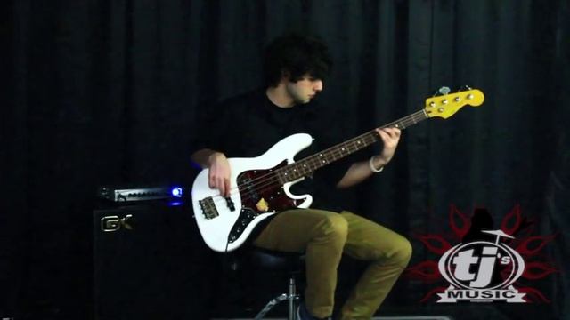 Squier Classic Vibe Jazz Bass '60s Bass Guitar Olympic White смотреть онлайн