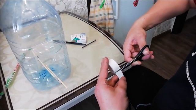 Делаем кормушку для птиц из 5 ти литр бутылки смотреть онлайн