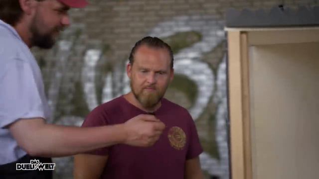 Die kleinste Waffe der Welt: Axel Stein soll angeschossen werden! | Duell um die Welt | ProSieben смотреть онлайн