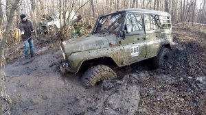 Внедорожники в грязи. Кто проедет это болото? УАЗ или Нива. Офф-роуд 4x4