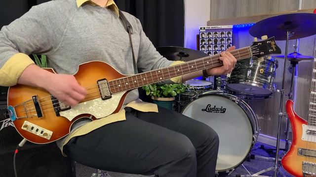 A Hard Day's Night - Isolated Hofner Bass смотреть онлайн