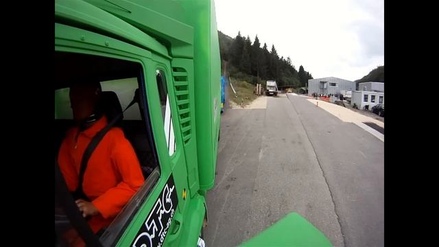DTC - Truck crash test load securing Volvo CH230 at 80 km/h смотреть онлайн