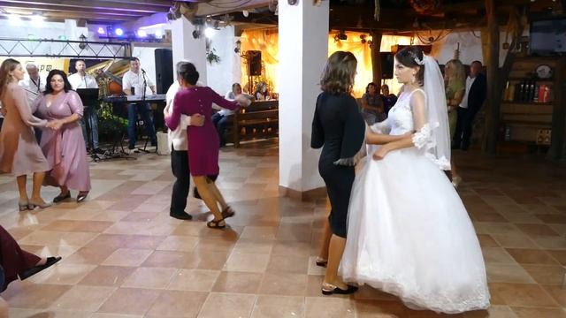 ВЕСІЛЬНА ПОЛЬКА ОЙ ТИ МАРІЧКО, ЧАРІВНИЧКО. МУЗИЧНИЙ ГУРТ КАЛУСЬКІ МУЗИКИ 2020. @narodni_pisni смотреть онлайн
