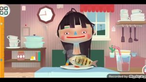 Кормим девочку Катю . Игра:Toca kitchen 2!