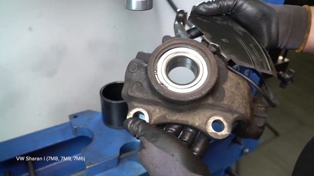 How to change front wheel bearing on VW SHARAN 1 [TUTORIAL AUTODOC] смотреть онлайн