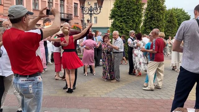 Настоящие танцоры, хоть и не профессионалы!!! смотреть онлайн