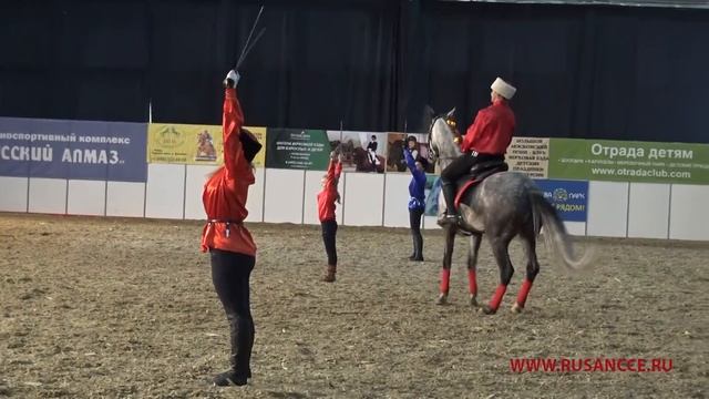 Выступление ассоциации испанских лошадей на ЭКВИРОС 2018 смотреть онлайн