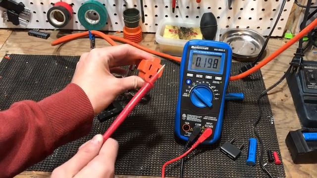 How to test an outlet with a multimeter смотреть онлайн