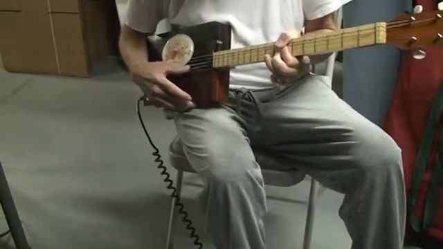 Large Mural Box with Gibson Headstock смотреть онлайн