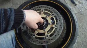 Замена ступичных подшипников на примере HONDA CB 400 и CBR600F4i