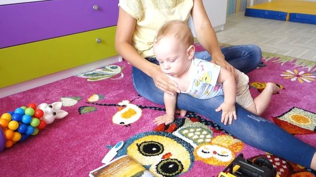 Как научить ребенка ПОЛЗАТЬ | три основных упражнения смотреть онлайн