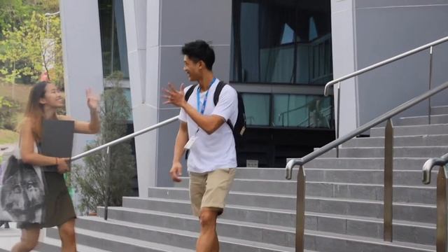 Zhimin Heads Back to School with the LG Gram 17 смотреть онлайн
