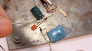 Имитатор звука подскакивающего шарика. Паяем схему сами! | Электроника для начинающих!