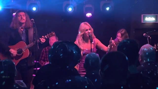 Laura Evans @ The Grace 26/2/23 смотреть онлайн