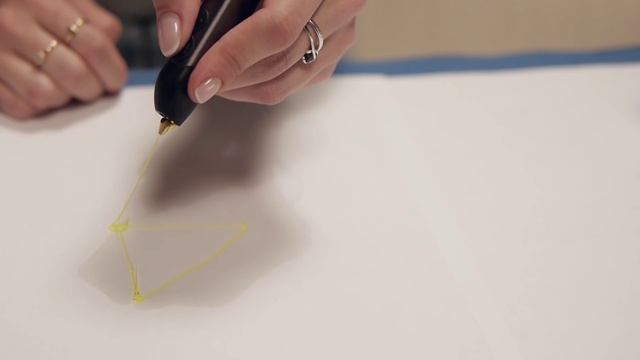 3Doodler 2.0 — первое знакомство с новой 3D-ручкой смотреть онлайн