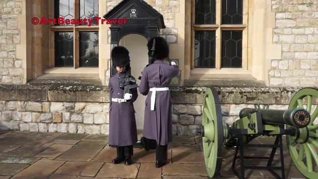 Changing of the Guard at TOWER of London | СМЕНА КАРАУЛА В ЛОНДОНЕ, ТАУЭР смотреть онлайн
