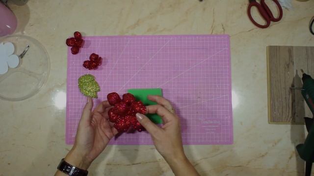 Заколка для волос из глиттерного фоамирана | Мастер-класс | Hairgrip from foamiran DIY смотреть онлайн