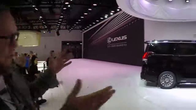Новый Lexus LM 300 (гибрид) смотреть онлайн