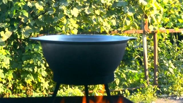 Вкусно и просто ливер в казане на костре деревенская кухня смотреть онлайн