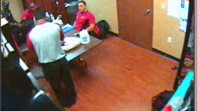 Gym Employee HEADBUTT! смотреть онлайн