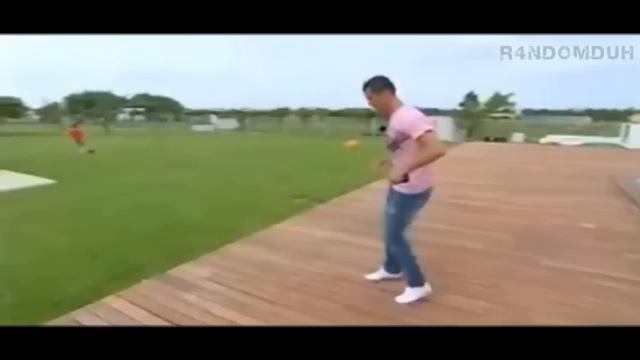 Cristiano Ronaldo Freestyle 2010 HD смотреть онлайн