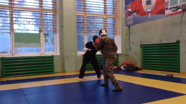 Школа Ножевого Боя Толпар в Перми . Учебный спарринг смотреть онлайн
