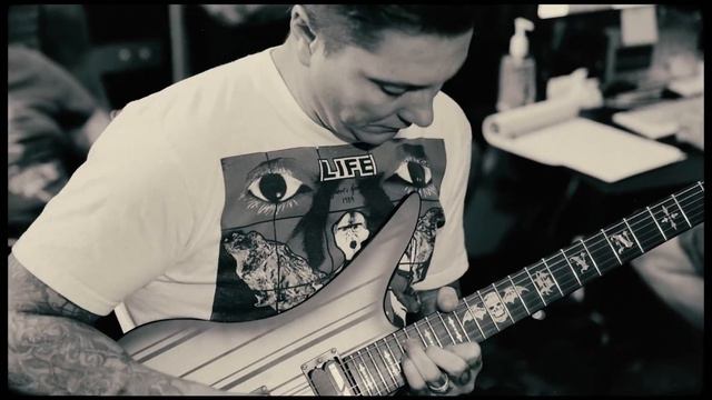 Ernie Ball: Synyster Gates Signature Electric Guitar Strings смотреть онлайн