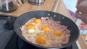 Завтрак за 5 минут Жареная яичница с Колбасой Вкусная Еда Лёгкий рецепт
