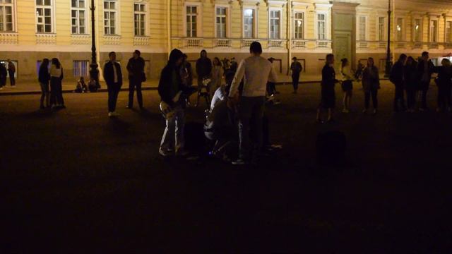 ЦОЙ ЖИВ!!! Питер, у эрмитажа. смотреть онлайн