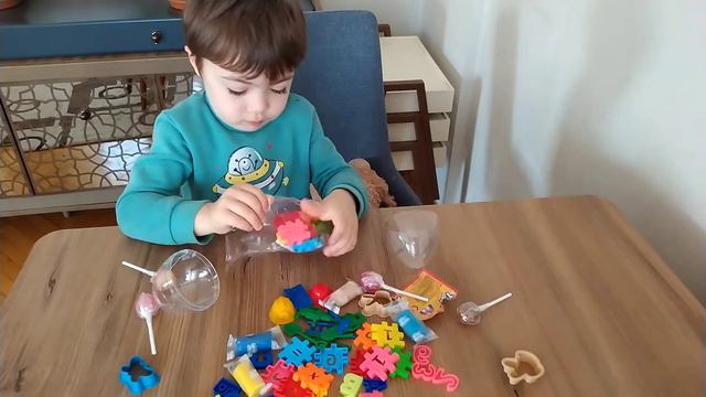 РАСПАКОВЫВАЕМ ЯЙЦА СЮРПРИЗОМ ВМЕСТЕ С ТИМУРОМ! смотреть онлайн