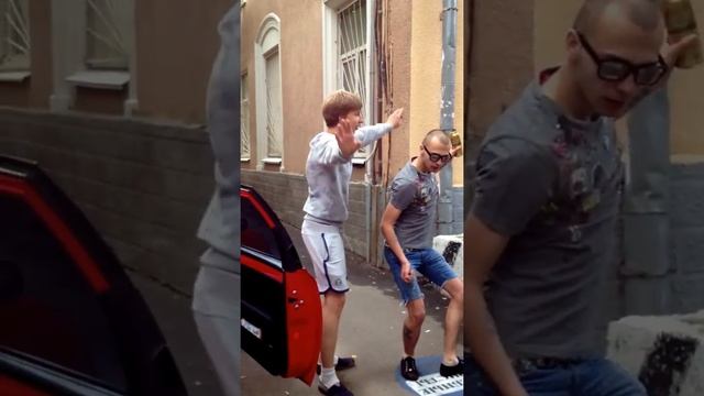 Служившие парни провожают друга в армию))) смотреть онлайн