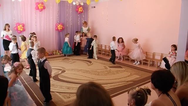 Легкий вальс в детском саду. Вальс для группы, где мало мальчиков и много девочек. смотреть онлайн