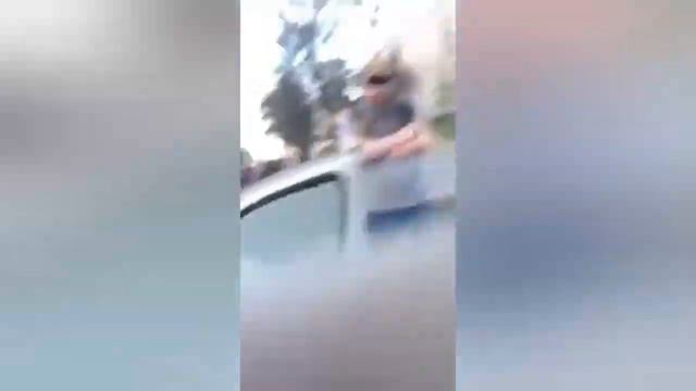 Среди бела дня крадут ребенка сами полицейские. смотреть онлайн
