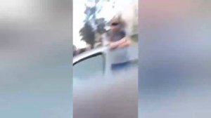 Среди бела дня крадут ребенка сами полицейские.