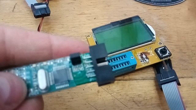 Транзистор тестер LCR-T4 загорается экран но ничего не показывает. Ремонт. Прошивка. смотреть онлайн