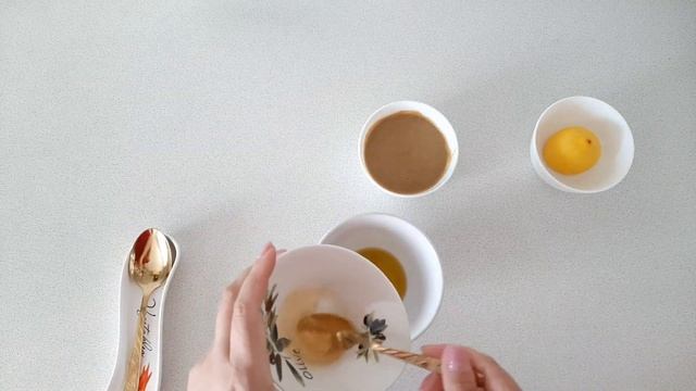 Медово-горчичный соус для овощных салатов. Понравится тем, кто устал от майонеза смотреть онлайн