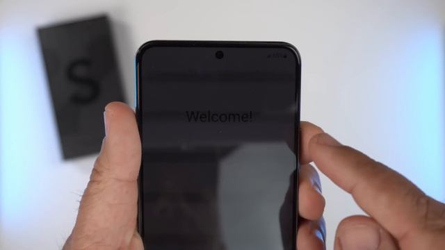 Samsung Galaxy S22 Unboxing & First Impressions! смотреть онлайн