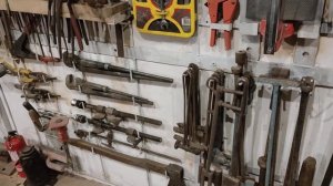 Обустройство гаража, размещение инструмента , инструмент на стенке ,кто любит покулибничать.