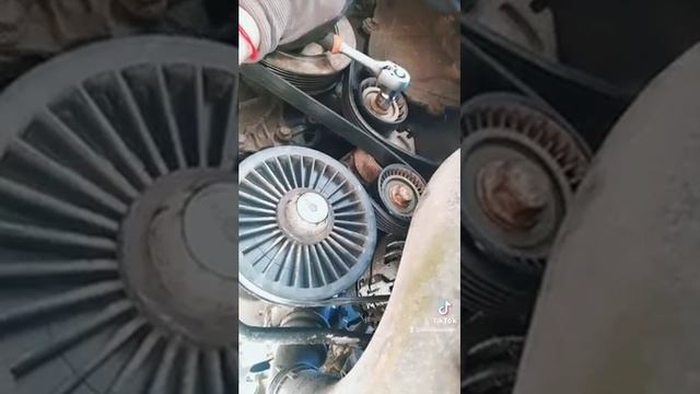 How to remove power steering pump on a Nissan interstar van / Renault master . смотреть онлайн
