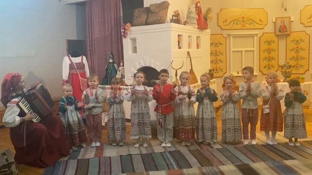 "Колокольчики". Фольклорный коллектив. "У нас черничка черна". Русская народная песня. смотреть онлайн